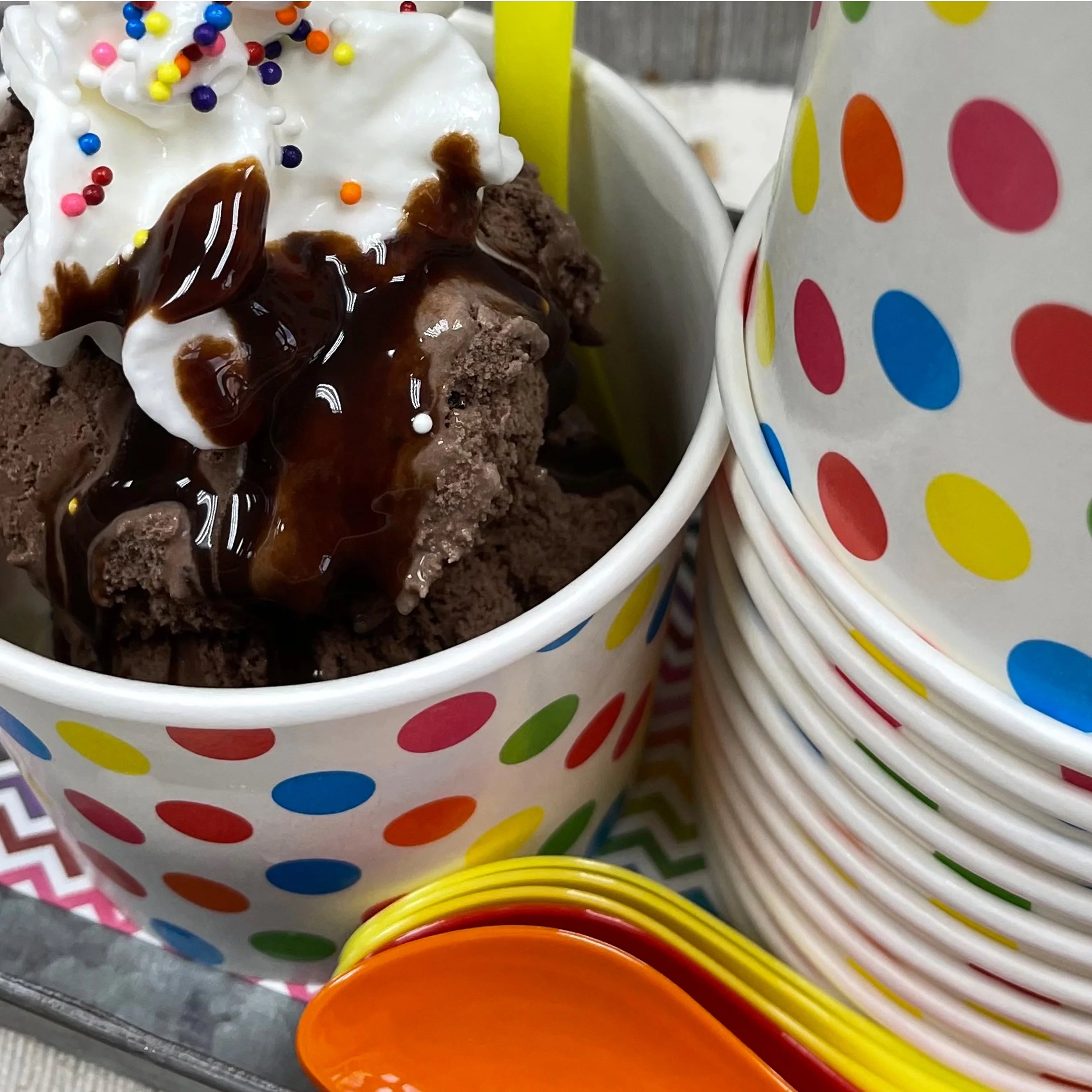 12 Pk Ice Cream Sundae Kit with 12 Oz Treat Cups, Spoons, Umbrellas W765979